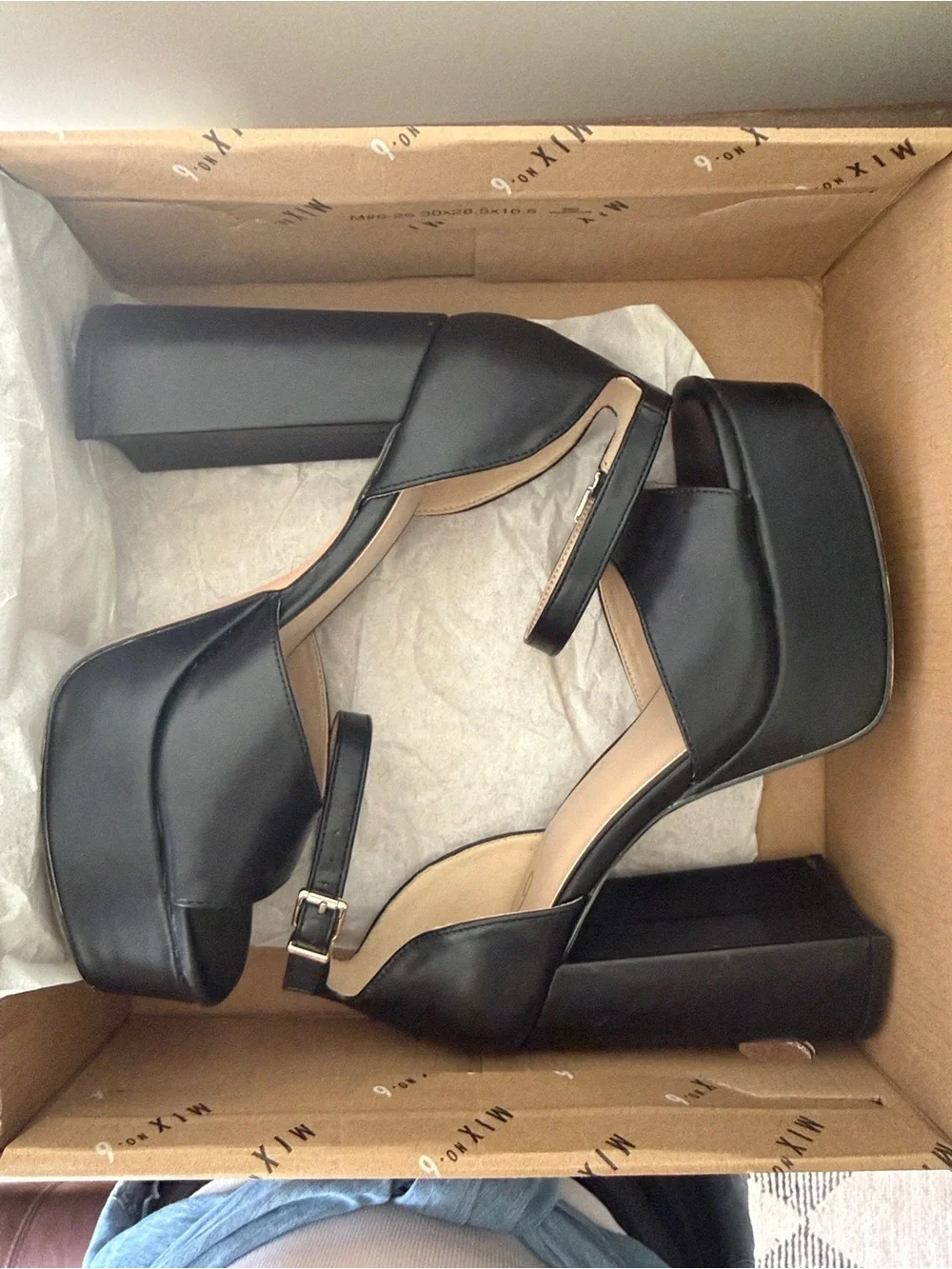 Mix No.6 Women's Vallie Platform Sandal in Black Size 9
